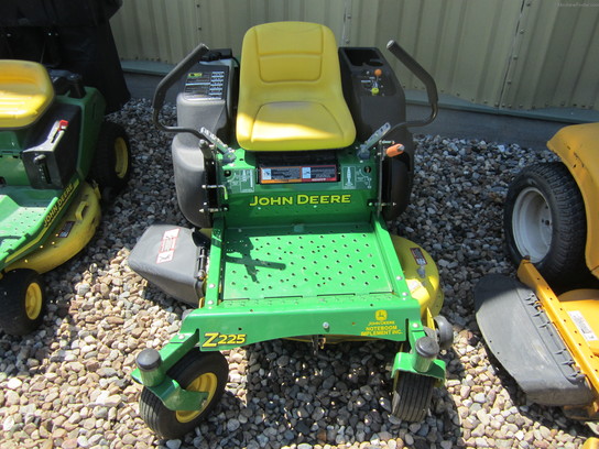  John Deere Z225