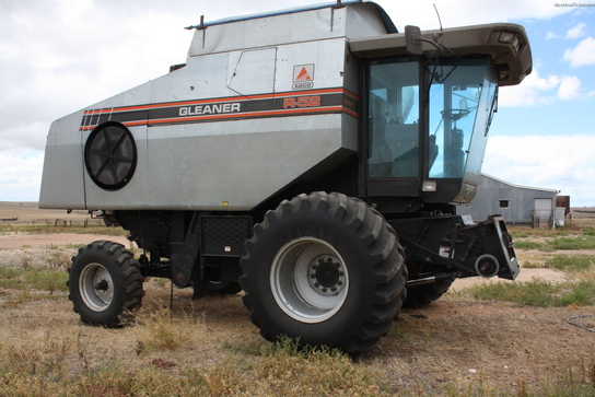 1997 Gleaner R52