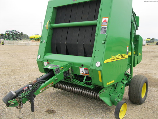 2004 John Deere 567