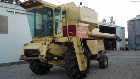 1981 New Holland TR85
