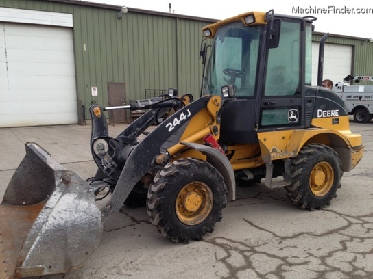 2010 John Deere 244J