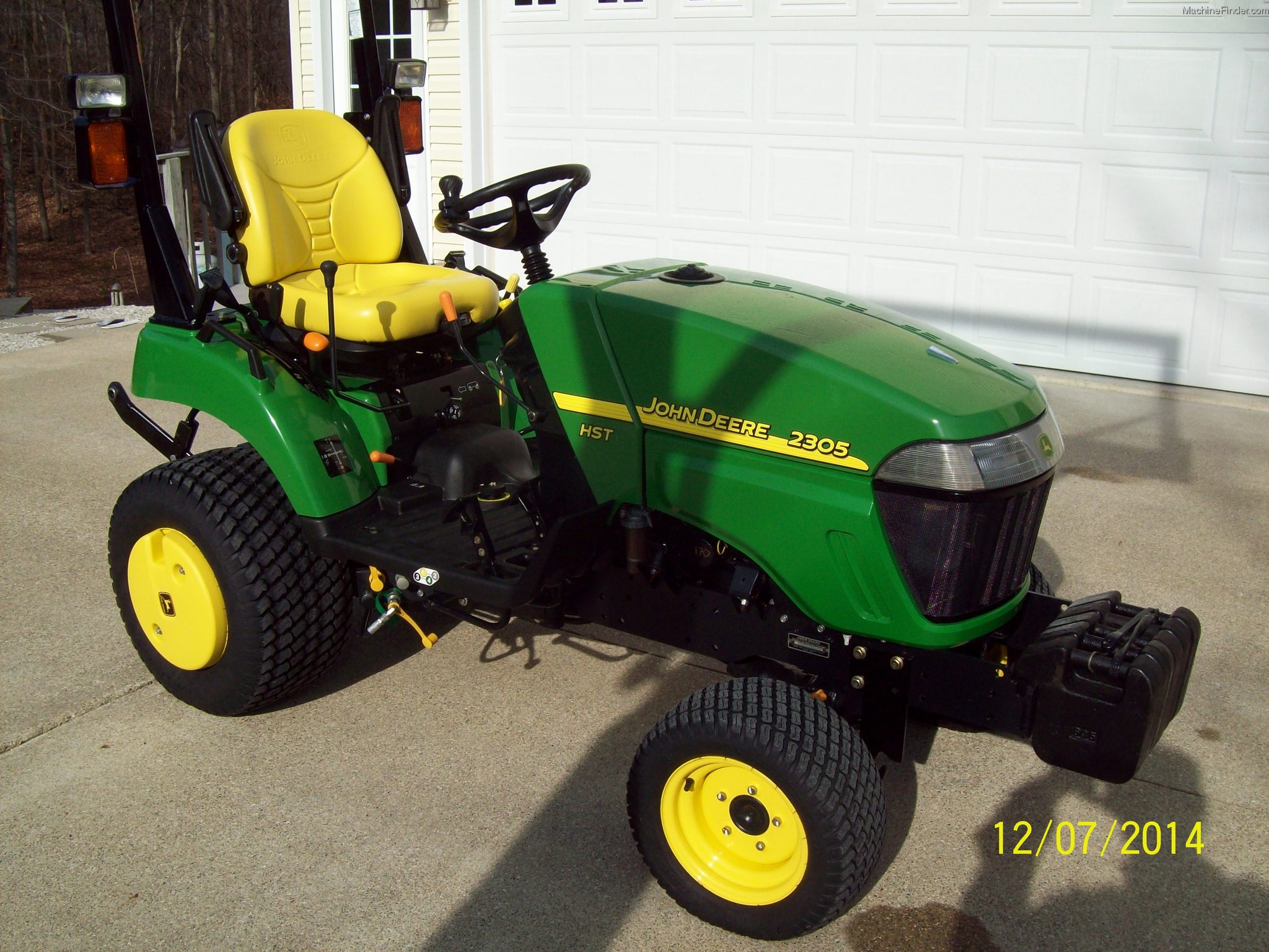 2009 John Deere 2305 Tractors Compact (140hp.) John Deere