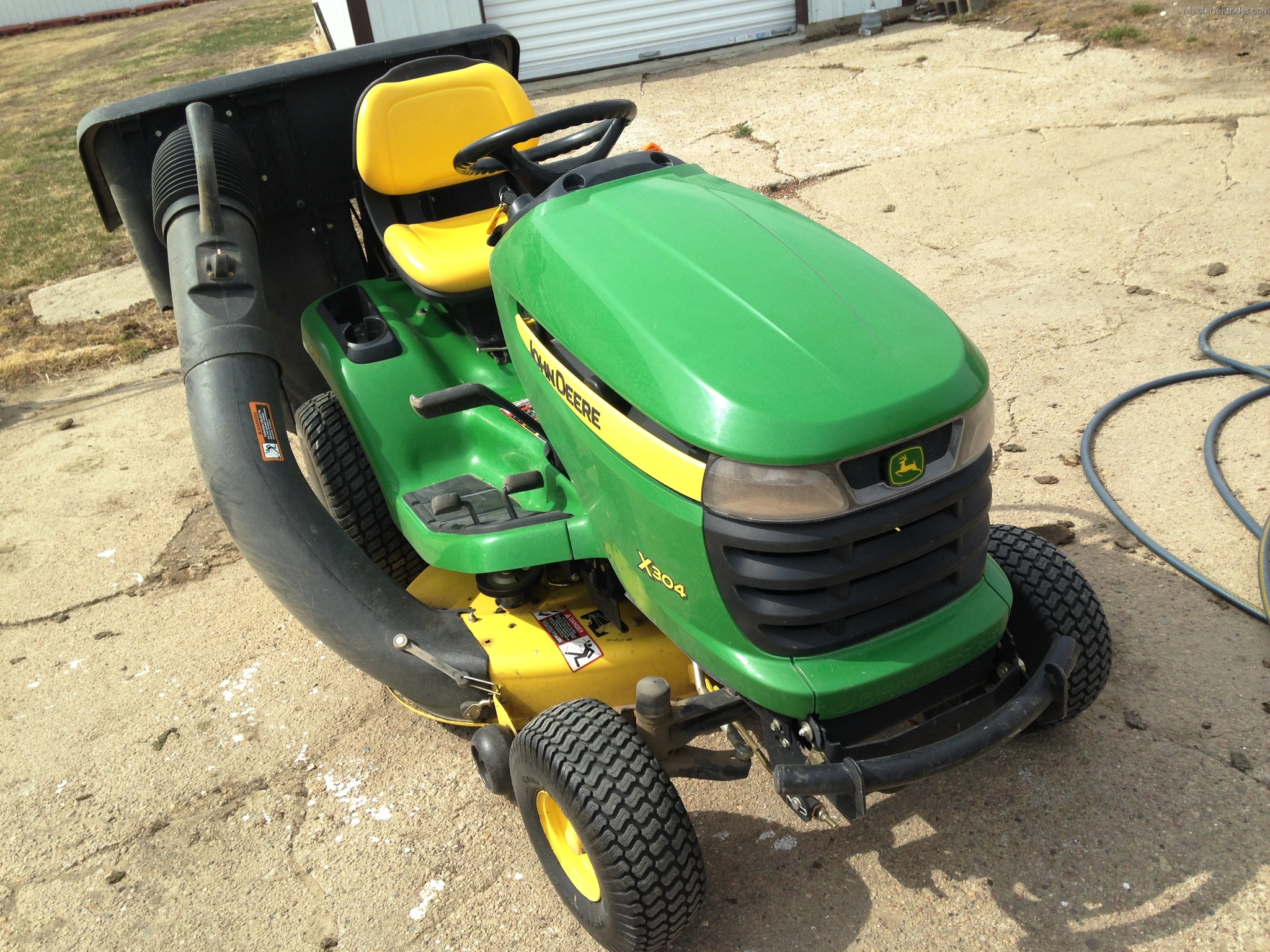 2009 John Deere X304 Lawn & Garden and Commercial Mowing John Deere