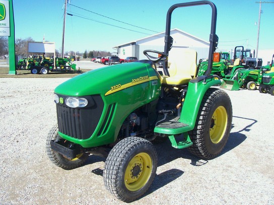2005 John Deere 3320