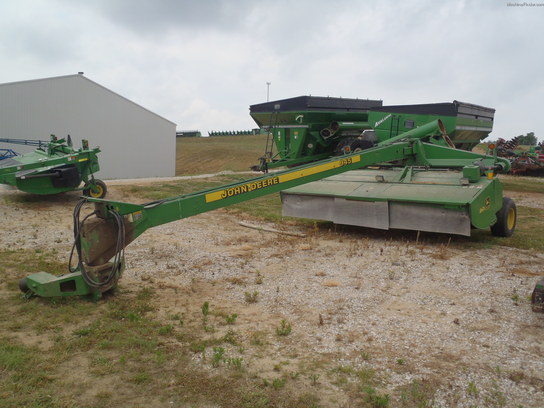 1998 John Deere 945