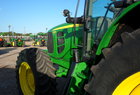 2009 John Deere 7330P