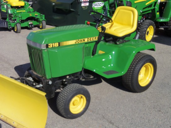  John Deere 318