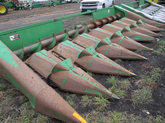  John Deere 843