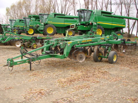 2002 John Deere 2700