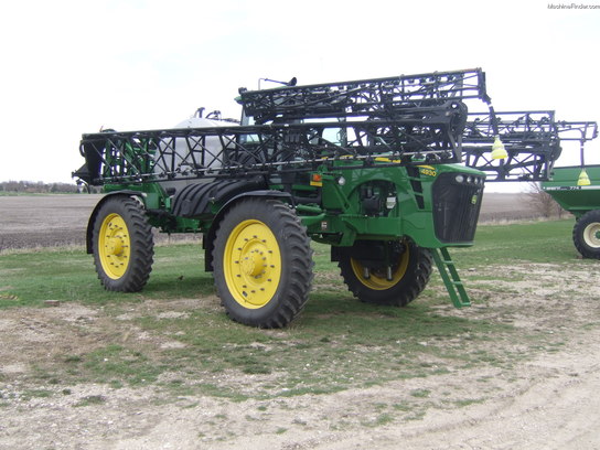 2011 John Deere 4930