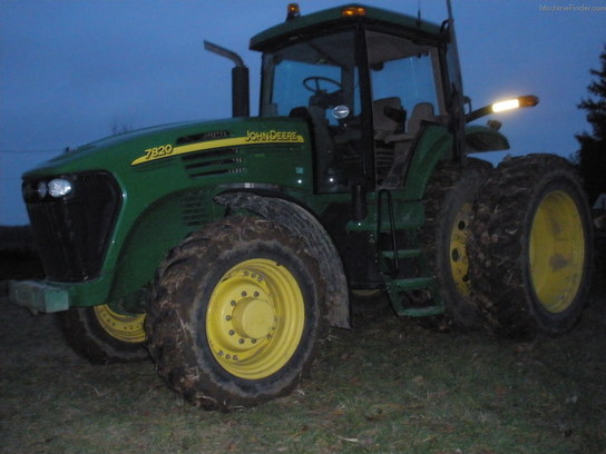 2004 John Deere 7820