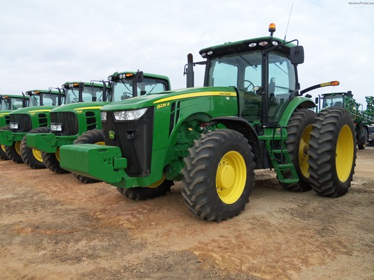 2012 John Deere 8235R