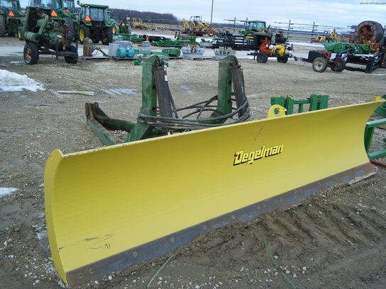 1981 John Deere 863 FRONT BLADE