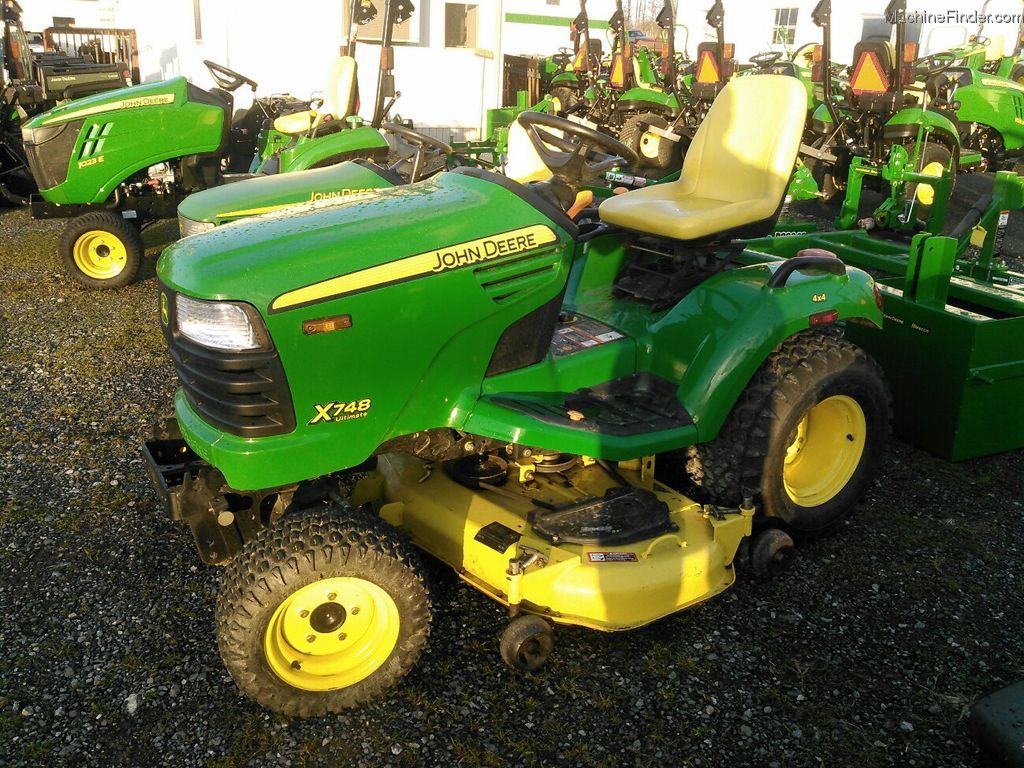 2007 John Deere X748 Lawn & Garden and Commercial Mowing John Deere