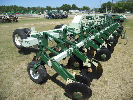 2011 KMC 12 Row Rip/Bed