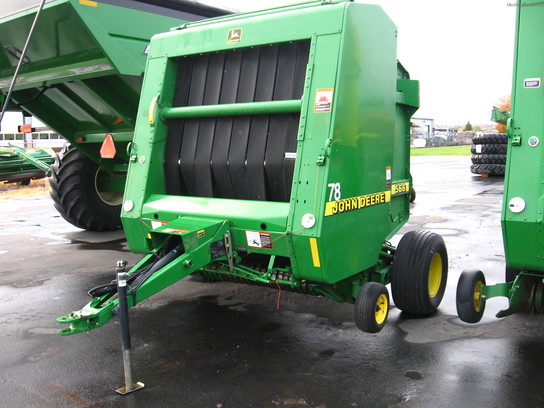 2000 John Deere 566