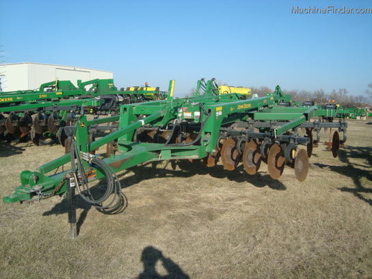 2010 John Deere 2700
