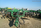 2010 John Deere 2700