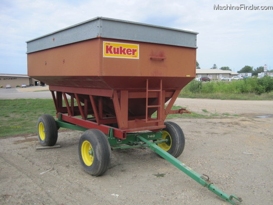  John Deere 740
