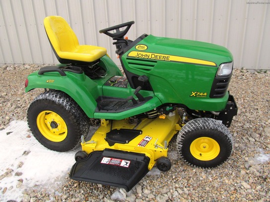 2011 John Deere X744