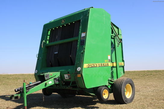 1998 John Deere 566