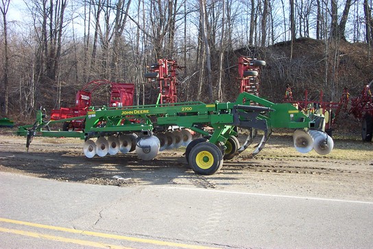 2008 John Deere 2700