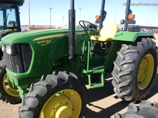 2012 John Deere 5065E