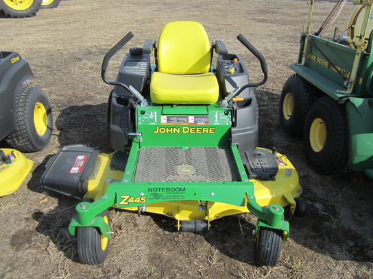 2012 John Deere Z445