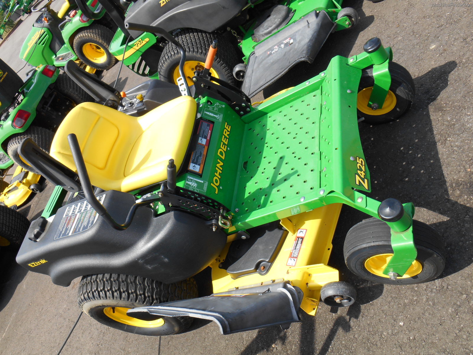 2006 John Deere Z425 Lawn & Garden and Commercial Mowing John Deere