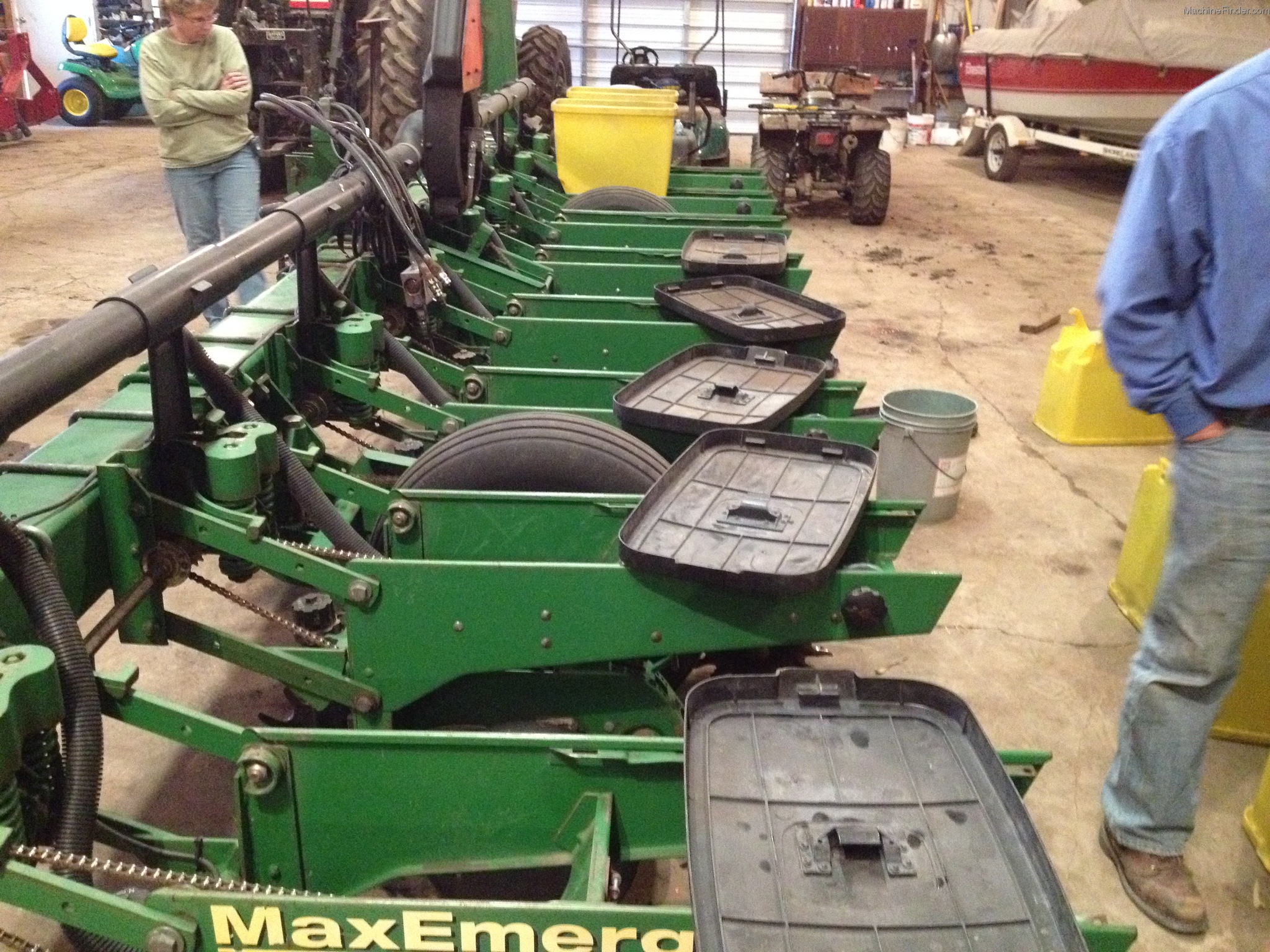 1997 John Deere 1700 Planting & Seeding Planters John Deere