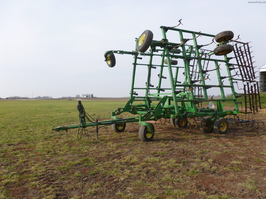 2005 John Deere 2210