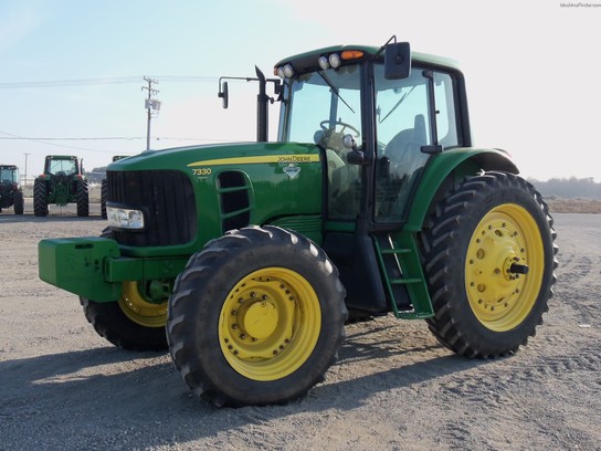 2009 John Deere 7330