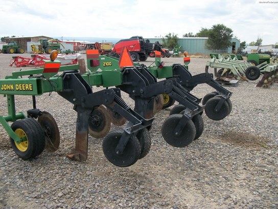 2001 John Deere 2100 MINI TILL RIPPER