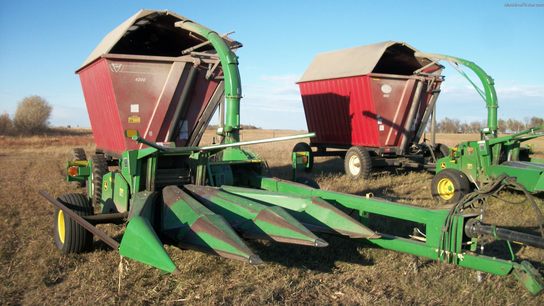 2005 John Deere 3975