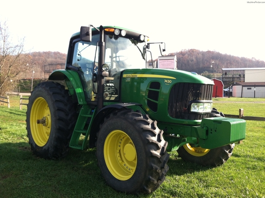 2011 John Deere 7430