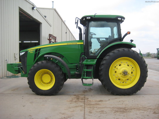 2012 John Deere 8235R