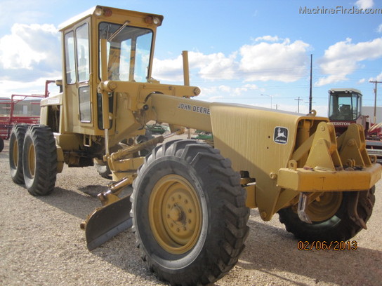  John Deere 570
