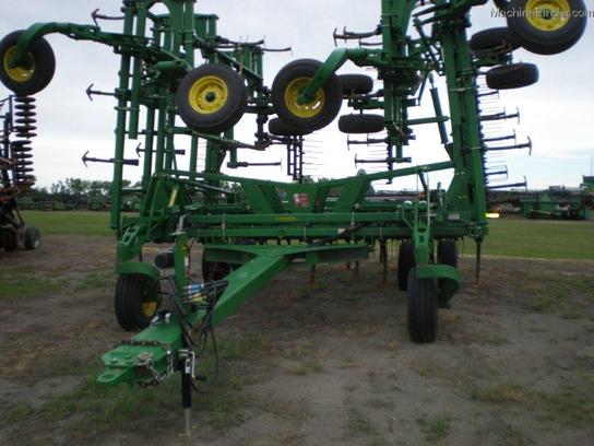 2011 John Deere 2210