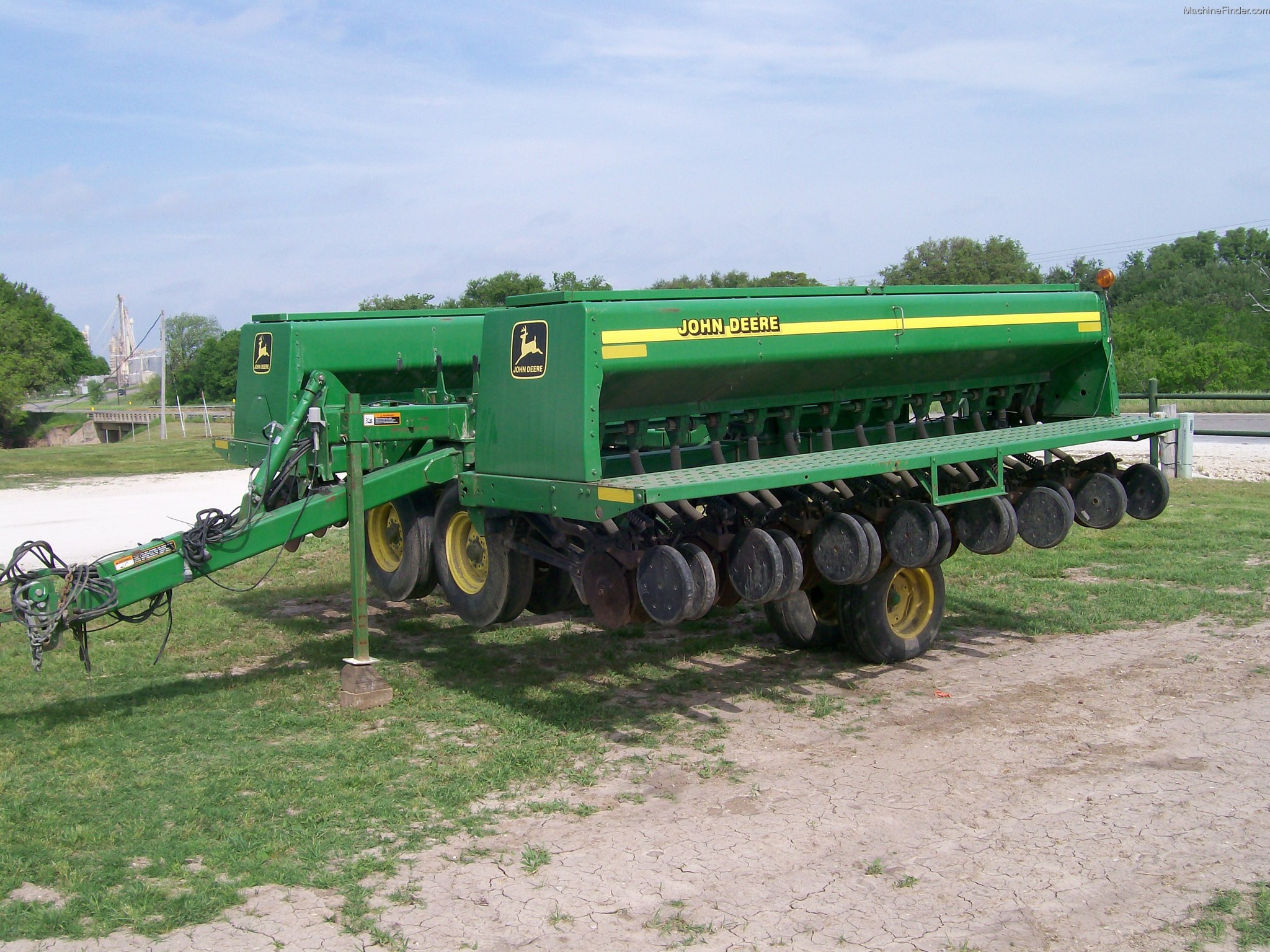 1999 John Deere 455 Planting & Seeding Box Drills John Deere