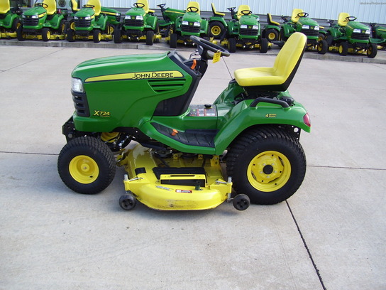 2011 John Deere X724
