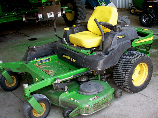 2003 John Deere 777