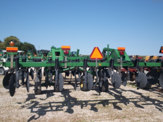 2002 John Deere 2700