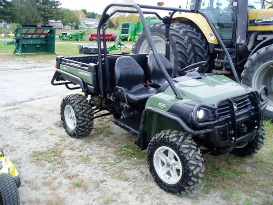 2011 John Deere 825I