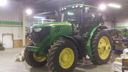 2011 John Deere 6170R