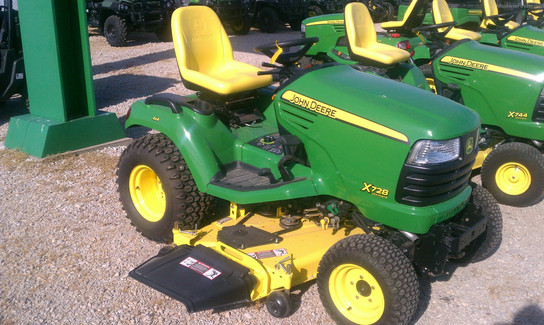 2011 John Deere X728