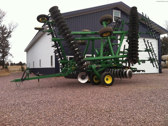 2011 John Deere 637