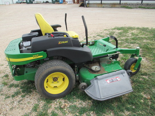 2004 John Deere 737