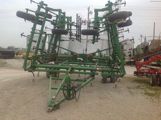 2005 John Deere 2210