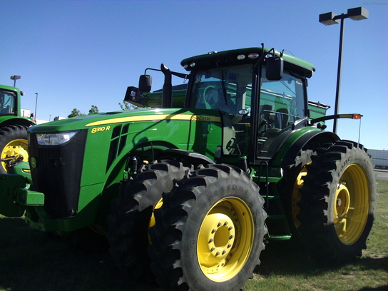 2011 John Deere 8310R