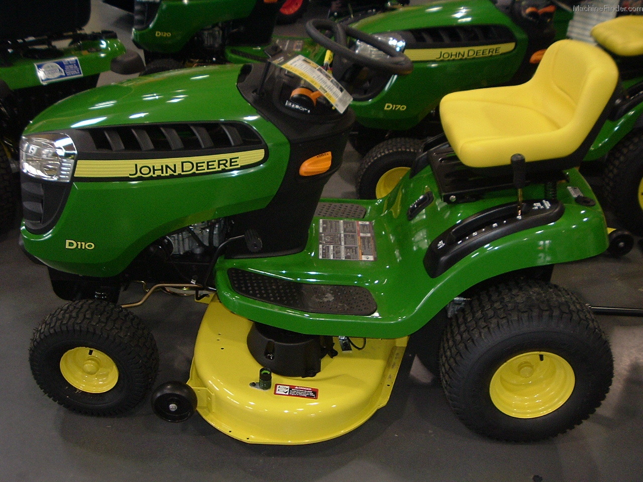 John Deere D110 Lawn & Garden and Commercial Mowing John Deere
